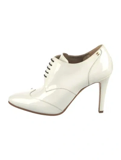 Pre-owned Chanel 2017 Interlocking Cc Logo Lace-up Boots In White