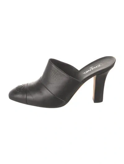 Pre-owned Chanel 2017 Interlocking Cc Logo Mules In Black