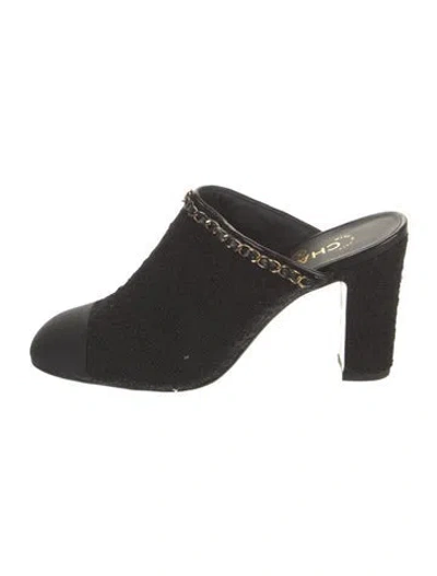 Pre-owned Chanel 2017 Interlocking Cc Logo Mules In Black