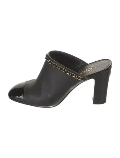 Pre-owned Chanel 2017 Interlocking Cc Logo Mules In Black