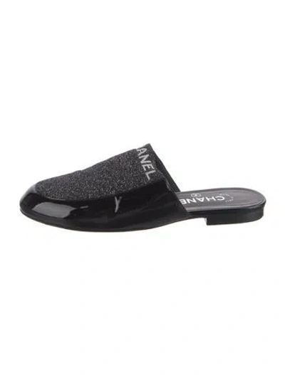 Pre-owned Chanel 2017 Interlocking Cc Logo Mules In Black