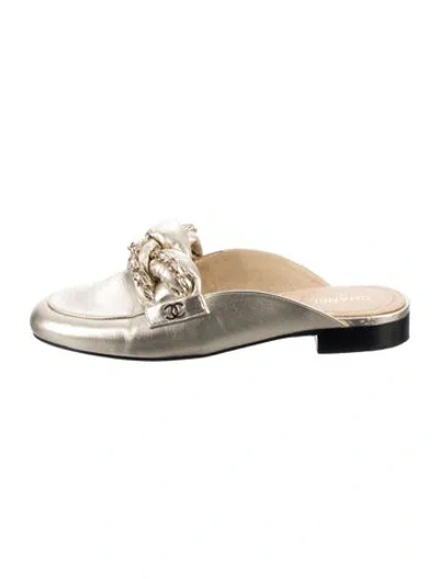 Pre-owned Chanel 2017 Interlocking Cc Logo Mules In Gold/metallic