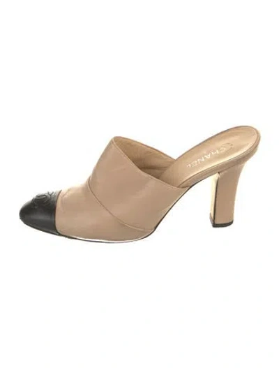 Pre-owned Chanel 2017 Interlocking Cc Logo Mules In Neutral