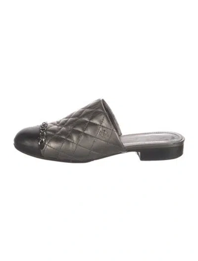 Pre-owned Chanel 2017 Interlocking Cc Logo Mules In Silver