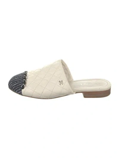 Pre-owned Chanel 2017 Interlocking Cc Logo Mules In White
