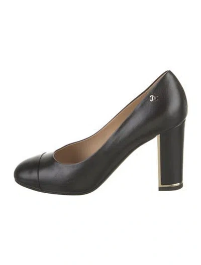 Pre-owned Chanel 2017 Interlocking Cc Logo Pumps In Black