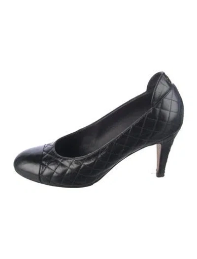 Pre-owned Chanel 2017 Interlocking Cc Logo Pumps In Black