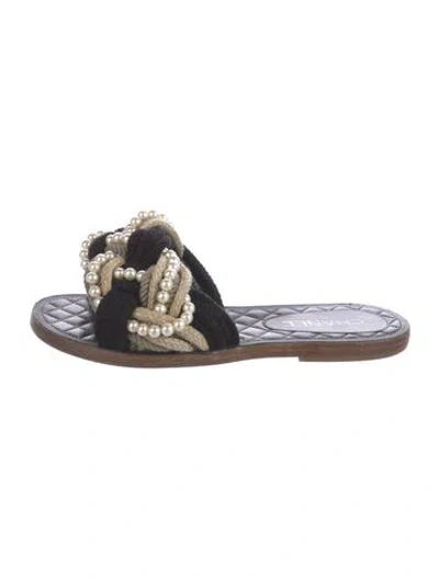 Pre-owned Chanel 2017 Interlocking Cc Logo Slides In Black