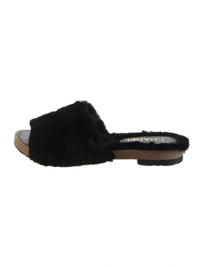 Pre-owned Chanel 2017 Interlocking Cc Logo Slides In Black