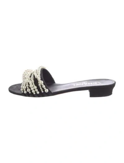 Pre-owned Chanel 2017 Interlocking Cc Logo Slides In Black