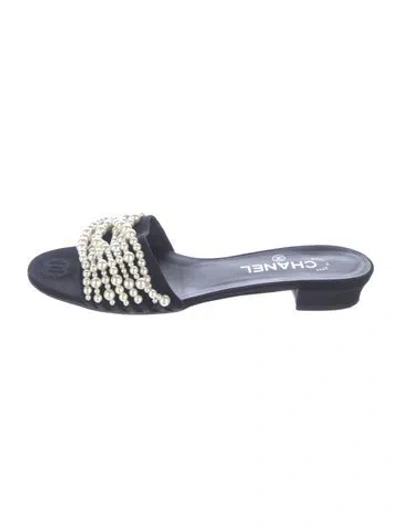 Pre-owned Chanel 2017 Interlocking Cc Logo Slides In Black