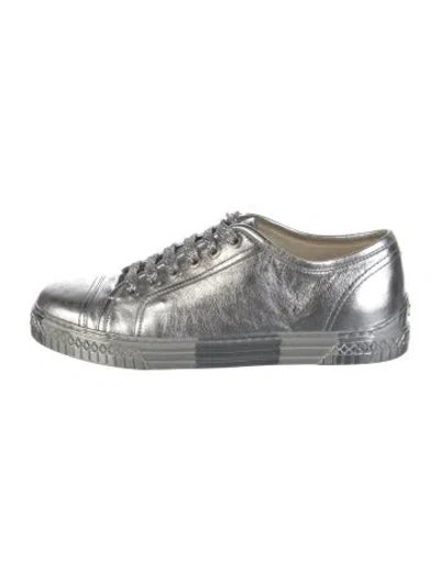 Pre-owned Chanel 2017 Interlocking Cc Logo Sneakers In Metallic/silver