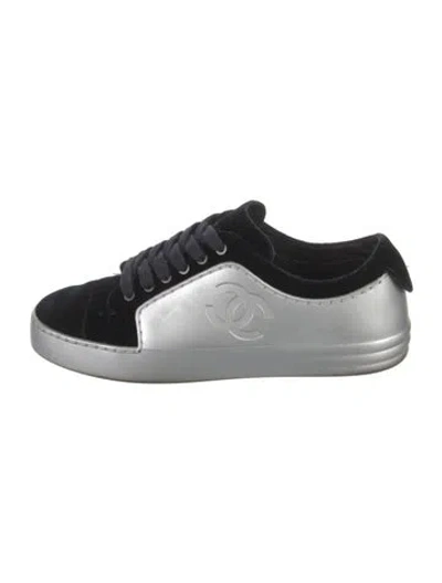 Pre-owned Chanel 2017 Interlocking Cc Logo Sneakers In Multi