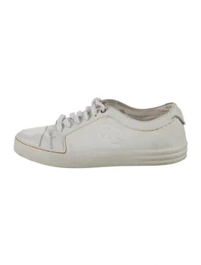Pre-owned Chanel 2017 Interlocking Cc Logo Sneakers In White