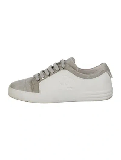 Pre-owned Chanel 2017 Interlocking Cc Logo Sneakers In White