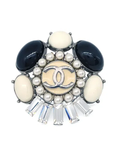 Pre-owned Chanel 2017 Rhinestone Ring In Silver