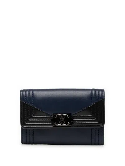 Pre-owned Chanel 2017-2018 Bicolor Lambskin Boy Flap Card Holder In Blue