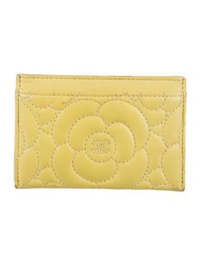 Pre-owned Chanel 2017-2018 Interlocking Cc Logo Card Holder In Yellow