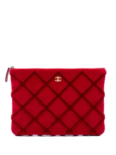 Pre-owned Chanel 2017-2018 Medium Cc Quilted Velvet O Case Clutch Bag In Red