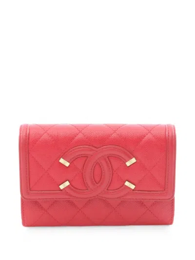 Pre-owned Chanel 2018 Cc Filigree Matelassé Wallet In Red