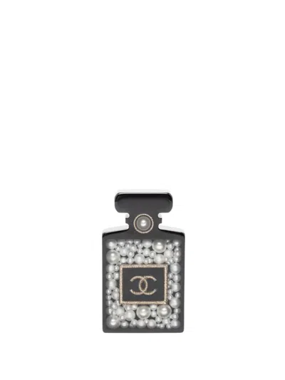 Pre-owned Chanel 2018 Cc Resin And Faux Pearl Perfume Bottle Pin Brooch Costume Brooch In Black