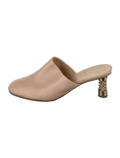 Pre-owned Chanel 2018 Chain-link Accent Mules In Neutrals