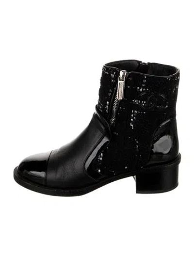 Pre-owned Chanel 2018 Interlocking Cc Logo Boots In Black