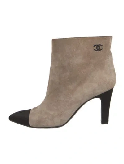Pre-owned Chanel 2018 Interlocking Cc Logo Boots In Neutral