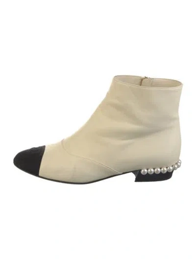 Pre-owned Chanel 2018 Interlocking Cc Logo Boots In Neutral