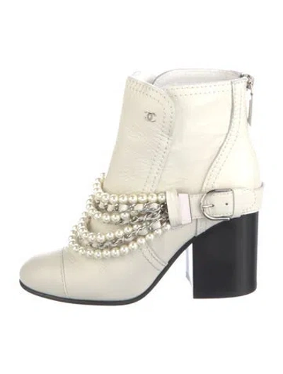 Pre-owned Chanel 2018 Interlocking Cc Logo Boots In Neutral