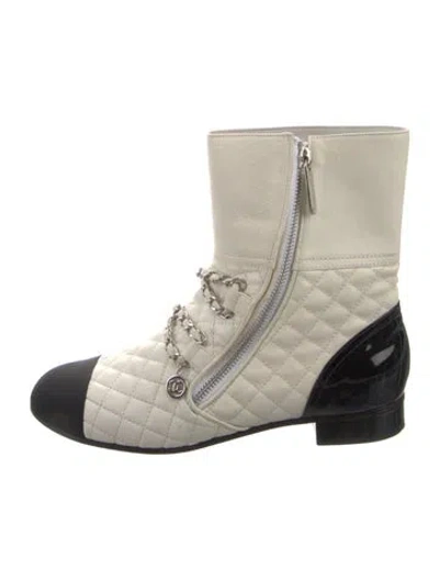 Pre-owned Chanel 2018 Interlocking Cc Logo Boots In Neutral