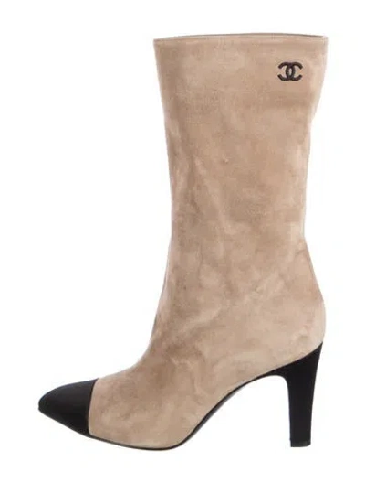 Pre-owned Chanel 2018 Interlocking Cc Logo Boots In Neutral