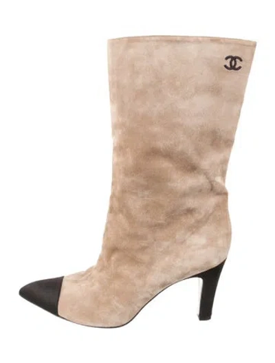 Pre-owned Chanel 2018 Interlocking Cc Logo Boots In Neutrals