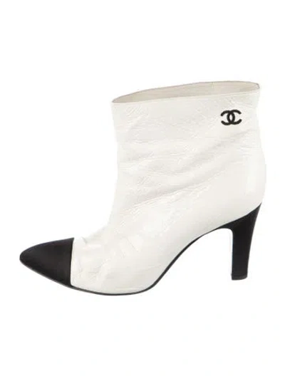 Pre-owned Chanel 2018 Interlocking Cc Logo Boots In White