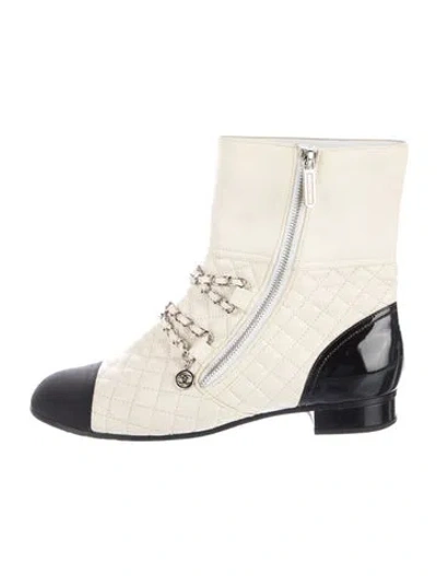 Pre-owned Chanel 2018 Interlocking Cc Logo Boots In White