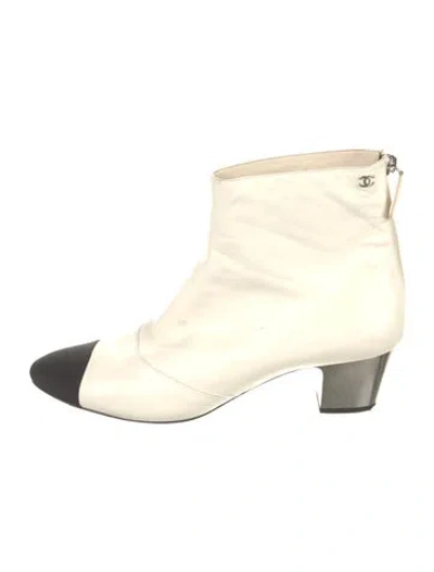 Pre-owned Chanel 2018 Interlocking Cc Logo Boots In White