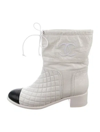 Pre-owned Chanel 2018 Interlocking Cc Logo Boots In White