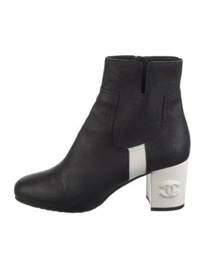 Pre-owned Chanel 2018 Interlocking Cc Logo Chelsea Boots In Black