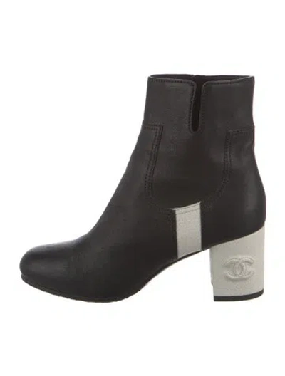 Pre-owned Chanel 2018 Interlocking Cc Logo Chelsea Boots In Black