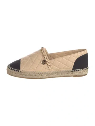 Pre-owned Chanel 2018 Interlocking Cc Logo Espadrilles In Black/neutrals