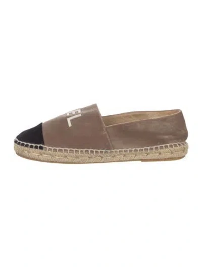 Pre-owned Chanel 2018 Interlocking Cc Logo Espadrilles In Neutral