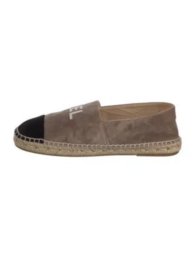 Pre-owned Chanel 2018 Interlocking Cc Logo Espadrilles In Neutrals