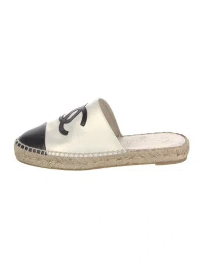 Pre-owned Chanel 2018 Interlocking Cc Logo Espadrilles In White
