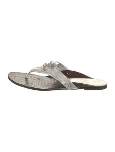 Pre-owned Chanel 2018 Interlocking Cc Logo Flip Flops In Silver
