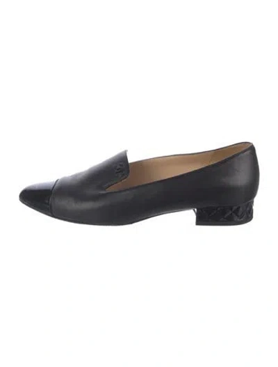 Pre-owned Chanel 2018 Interlocking Cc Logo Loafers In Black