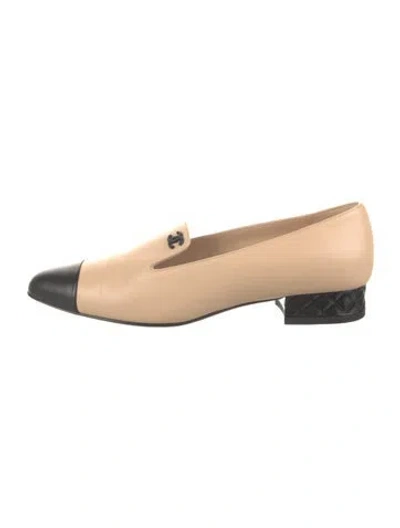 Pre-owned Chanel 2018 Interlocking Cc Logo Loafers In Neutrals