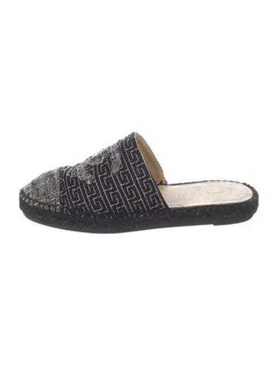 Pre-owned Chanel 2018 Interlocking Cc Logo Mules In Black