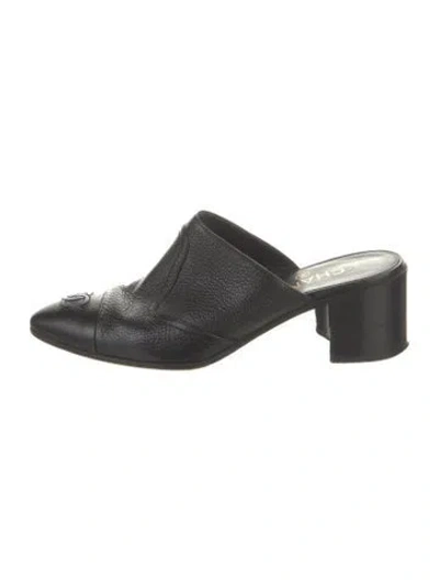 Pre-owned Chanel 2018 Interlocking Cc Logo Mules In Black