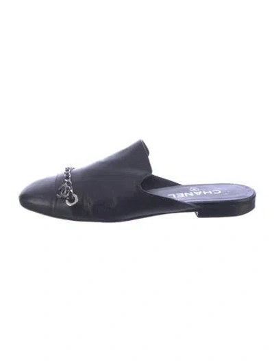 Pre-owned Chanel 2018 Interlocking Cc Logo Mules In Black