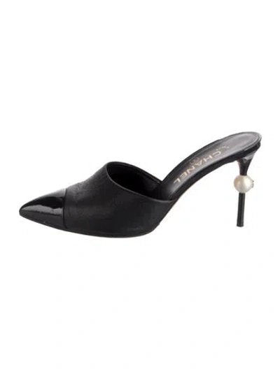 Pre-owned Chanel 2018 Interlocking Cc Logo Mules In Black